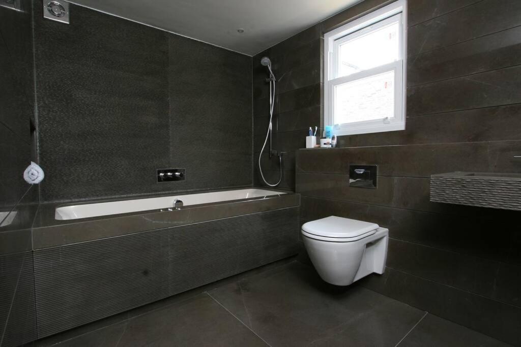 Quintessential Town House Close To Central Londres Extérieur photo
