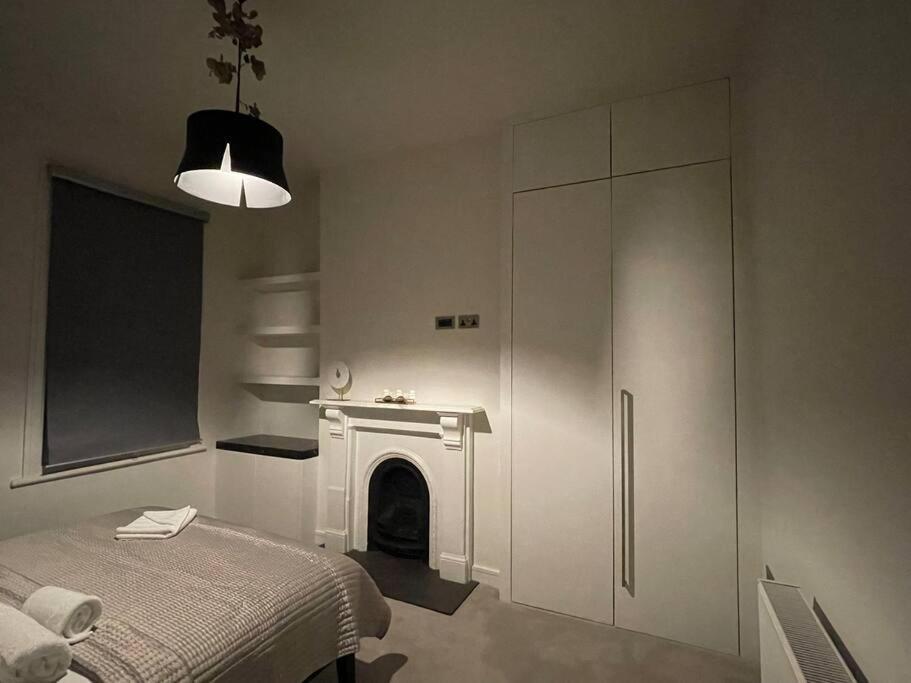 Quintessential Town House Close To Central Londres Extérieur photo