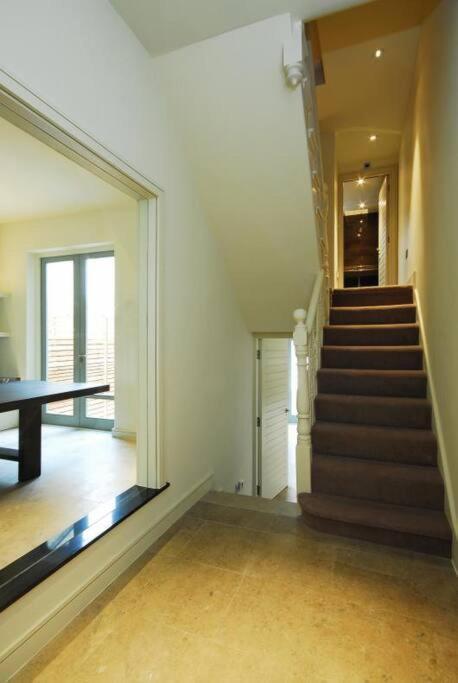 Quintessential Town House Close To Central Londres Extérieur photo